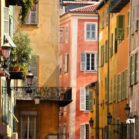 Διαμέρισμα A Louer Au Coeur Du Carre D Or A Nice, Rue Dalpozzo A 150 Metres Des Plages *