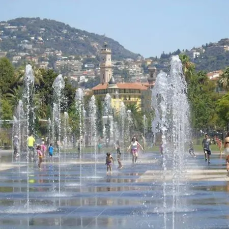 à Louer Au Cœur Du Carré D Or à Nice, Rue Dalpozzo à 150 Mètres Des Plages