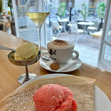 A Louer Au Coeur Du Carre D Or A Nice, Rue Dalpozzo A 150 Metres Des Plages * Nice