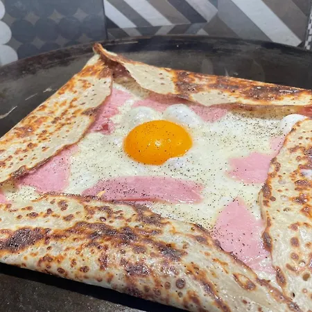 à Louer Au Cœur Du Carré D Or à Nice, Rue Dalpozzo à 150 Mètres Des Plages