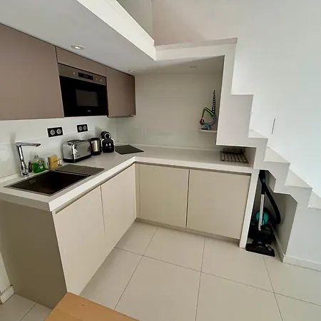 Apartment A Louer Au Coeur Du Carre D Or A Nice, Rue Dalpozzo A 150 Metres Des Plages