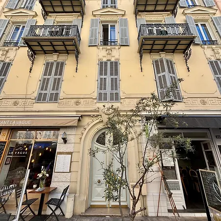 à Louer Au Cœur Du Carré D Or à Nice, Rue Dalpozzo à 150 Mètres Des Plages Nizza