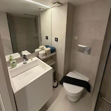 à Louer Au Cœur Du Carré D Or à Nice, Rue Dalpozzo à 150 Mètres Des Plages Apartamento *